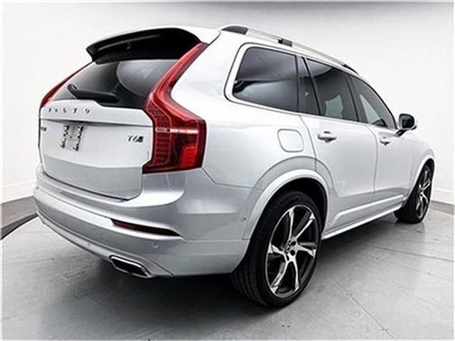 2019 Volvo XC90 T6 Momentum