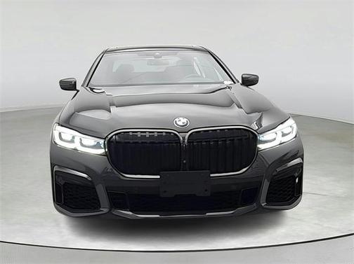 2022 BMW 740 i