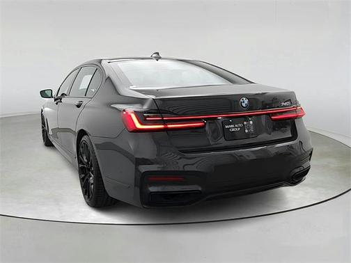2022 BMW 740 i