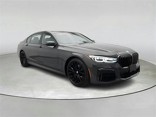 2022 BMW 740 i