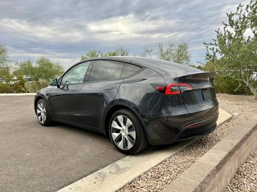 2024 Tesla Model Y Long Range Dual Motor All-Wheel Drive