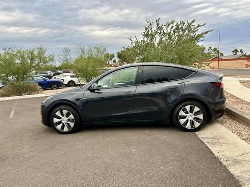 2024 Tesla Model Y Long Range Dual Motor All-Wheel Drive