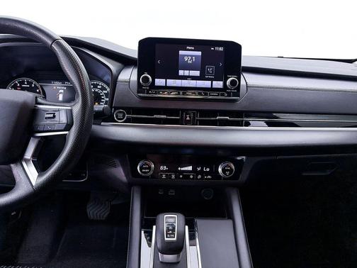 Labrador Black Pearl 2023 Mitsubishi Outlander ES
