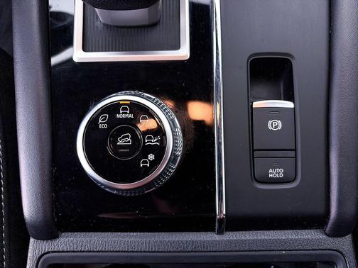 Labrador Black Pearl 2023 Mitsubishi Outlander ES
