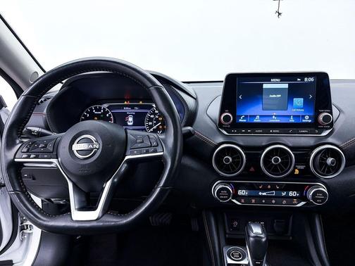 Aspen White Tricoat/Super Black 2024 Nissan Sentra SR