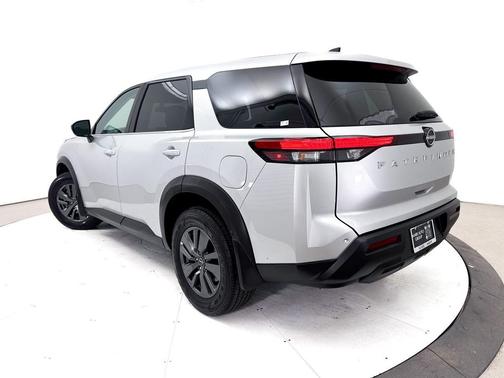 Brilliant Silver Metallic 2024 Nissan Pathfinder S FWD