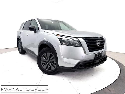 Brilliant Silver Metallic 2024 Nissan Pathfinder S FWD