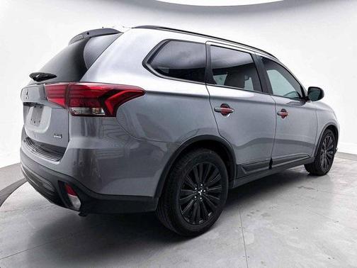 2020 Mitsubishi Outlander LE