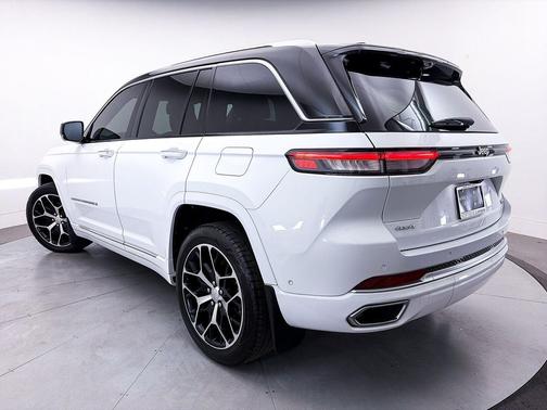 Bright White Clearcoat 2022 Jeep Grand Cherokee Summit