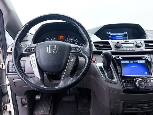 White Diamond Pearl 2015 Honda Odyssey Touring Elite