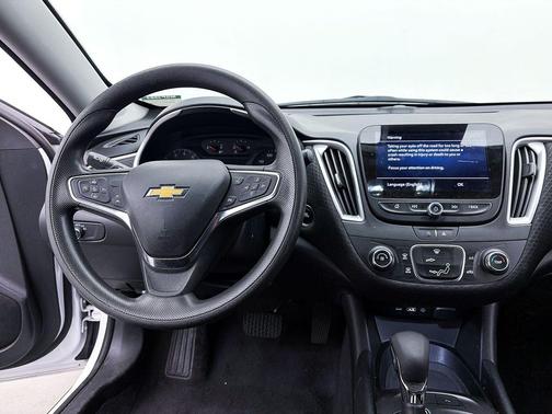 Summit White 2025 Chevrolet Malibu 1LS