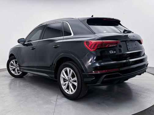 Mythos Black Metallic 2023 Audi Q3 Premium 45 TFSI S line quattro Tiptronic