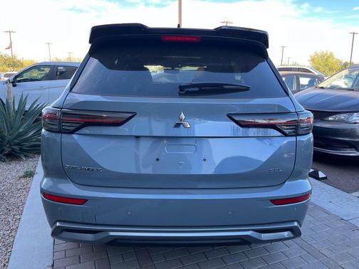 Moonstone Gray Metallic W/ Black Roof 2026 Mitsubishi Outlander SEL 1.5T 2WD