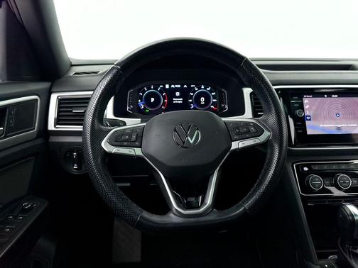 Silver Metallic 2022 Volkswagen Atlas Cross Sport 3.6L V6 SEL R-Line