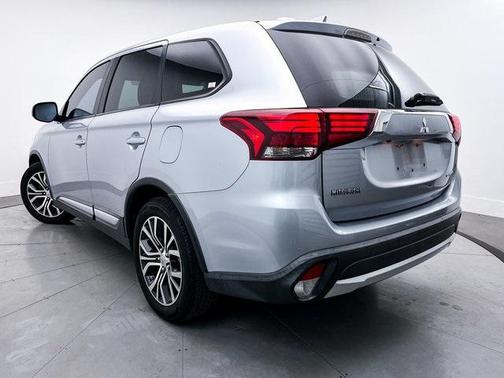 2017 Mitsubishi Outlander ES