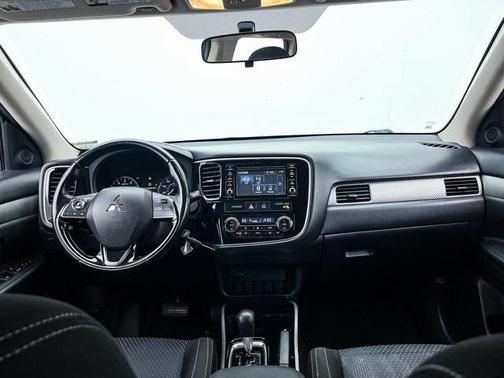 2017 Mitsubishi Outlander ES
