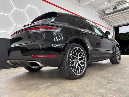 Black 2020 Porsche Macan Macan Sport Edition