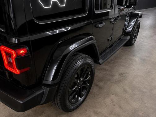 Black Clearcoat 2019 Jeep Wrangler Unlimited Sahara