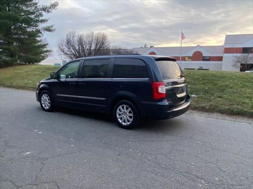 2013 Chrysler Town & Country Touring