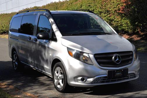 2016 Mercedes-Benz Metris Base
