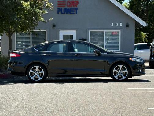 Gray 2014 Ford Fusion SE