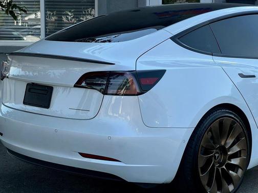 Pearl White Multi-Coat 2022 Tesla Model 3 Performance