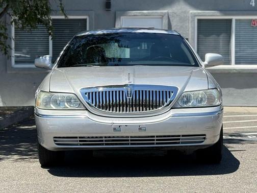 2004 Lincoln Town Car Signature