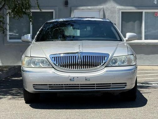 2004 Lincoln Town Car Signature