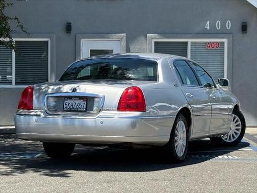 2004 Lincoln Town Car Signature