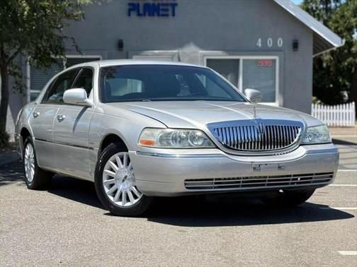 2004 Lincoln Town Car Signature