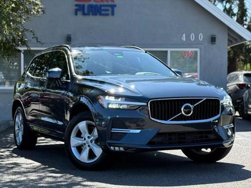 2022 Volvo XC60 B5 Momentum