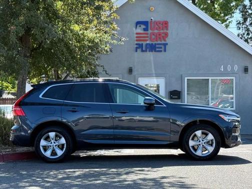 2022 Volvo XC60 B5 Momentum