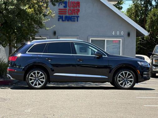 Black 2018 Audi Q7 3.0T Prestige