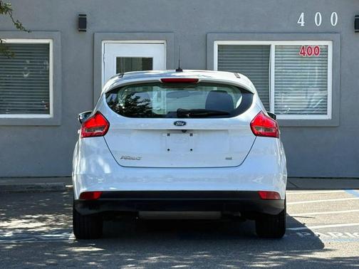 Oxford White 2016 Ford Focus SE