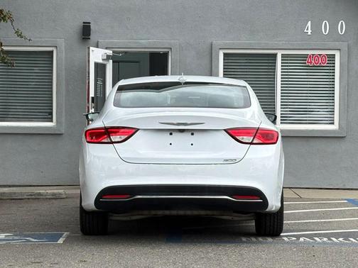 Bright White Clearcoat 2016 Chrysler 200 Limited