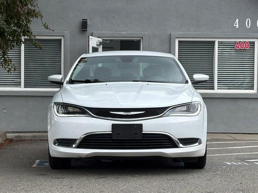 Bright White Clearcoat 2016 Chrysler 200 Limited