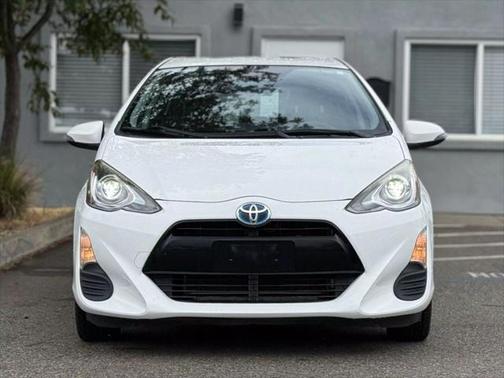 2016 Toyota Prius c One