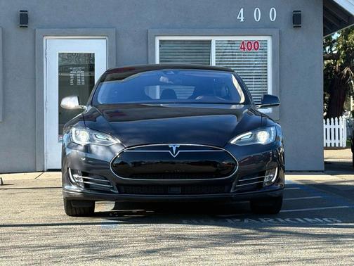2015 Tesla Model S 85D