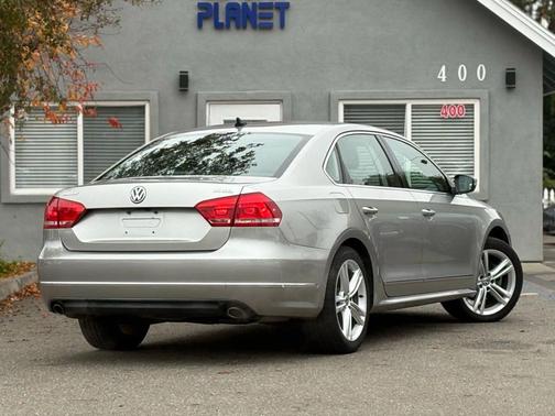 2014 Volkswagen Passat 3.6L V6 DSG SEL Premium