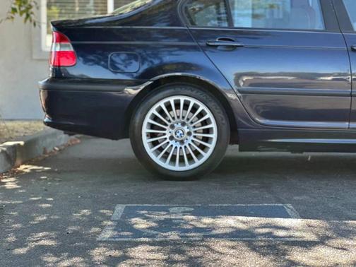 2003 BMW 325 325xi Sedan 4D