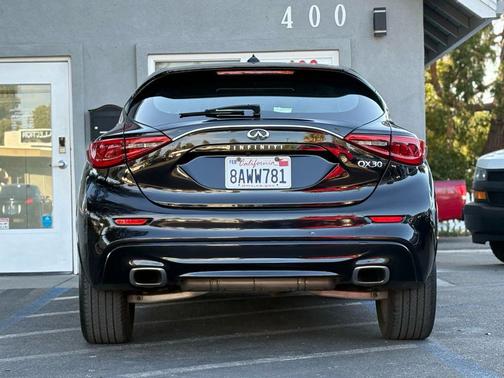 2018 INFINITI QX30 Luxury