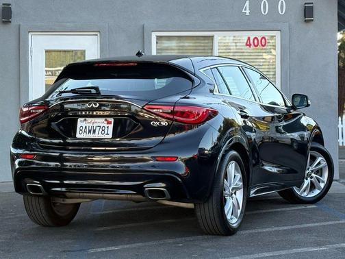 2018 INFINITI QX30 Luxury