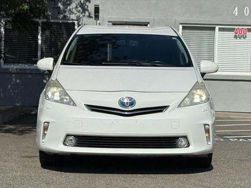 2014 Toyota Prius v Five