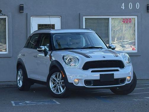 Light White 2013 MINI Countryman Cooper S
