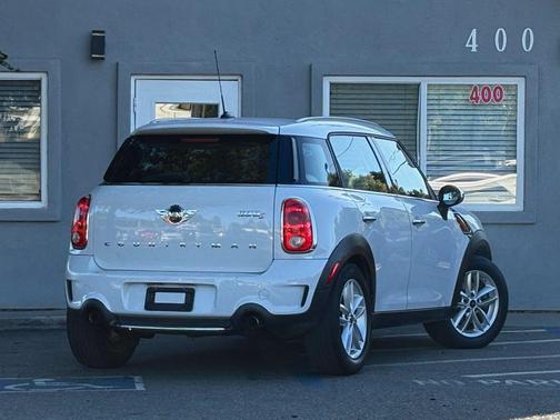 Light White 2013 MINI Countryman Cooper S