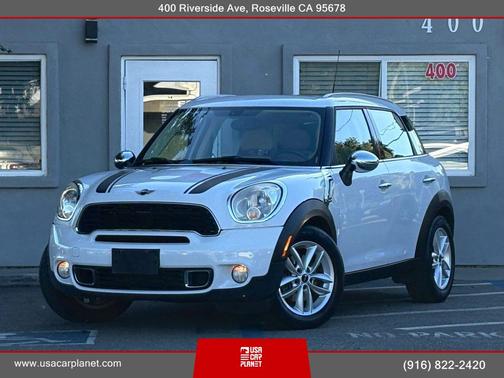 Light White 2013 MINI Countryman Cooper S