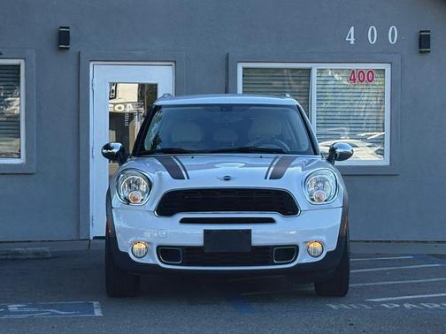 Light White 2013 MINI Countryman Cooper S