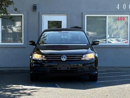 Black 2015 Volkswagen Jetta Auto SE w/Connectivity