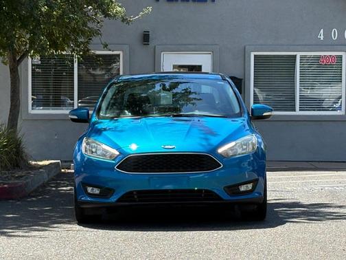 Blue 2015 Ford Focus SE