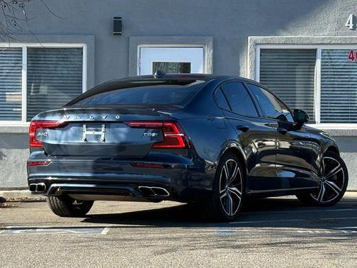 2019 Volvo S60 Hybrid T8 R-Design